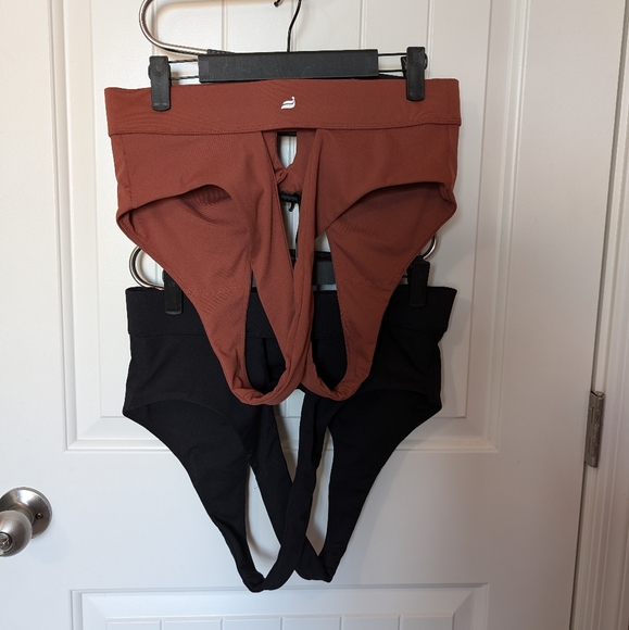 Fabletics Oasis Twist Sports Bra XLarge Lot Of 2 Mahogany/Black - Picture 2 of 5